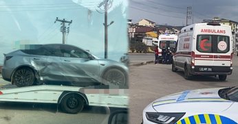 Hasta taşıyan ambulans kırmızı ışıkta kaza yaptı