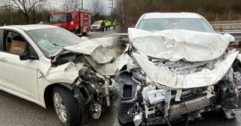 Otomobil tıra çarptı: 1 yaralı