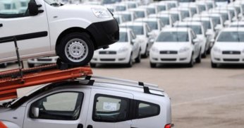 Otomobil ve hafif ticari araç satışları azaldı