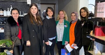 CHP’li kadınlardan esnaf ziyaretleri