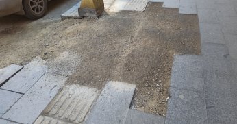 Kaldırımdaki bozukluk onarılmalı