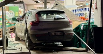 Cip markete girdi: 2 yaralı