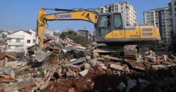 Cedit’te 7 bina daha yıkıldı