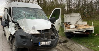 Panelvan kamyonete çarptı: 2 yaralı