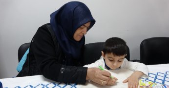 Torunlarıyla birlikte boyama yaptılar