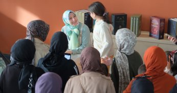 Merve Gülcemal minik dostlarıyla buluştu