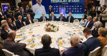 AK Parti iftarda bir araya geldi
