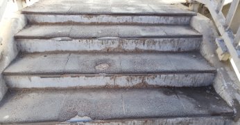 Üstgeçidin zeminine bakım gerekli