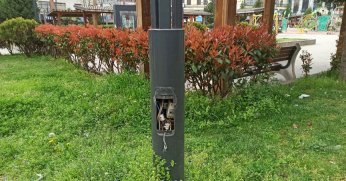 Direklerdeki açıktaki kablolar tepki çekiyor