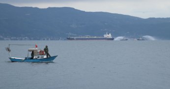 Körfez’de ham petrol tankerinde yangın