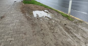 Kaldırımdaki soruna çözüm bekleniyor