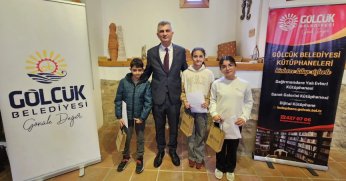 Sezer’den en çok kitap okuyan öğrencilere ödül