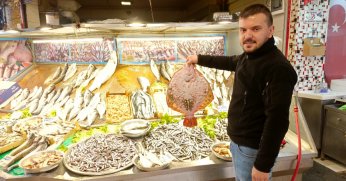 Sezonun son balıkları tezgahlarda yerini aldı