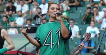 Demet Akalın, Kocaelispor’un  maçına geliyor