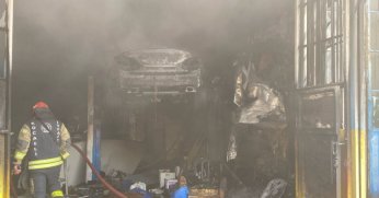 Oto kilit dükkanında yangın çıktı