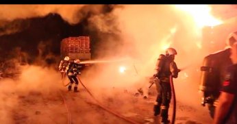 Palet deposunda yangın paniği