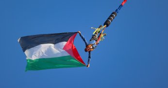 70 metre yükseklikte  Filistin bayrağı açıldı