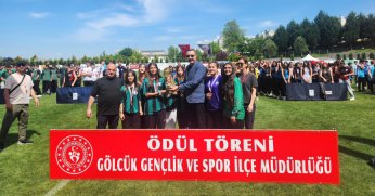 Turnuvalarda dereceye  giren okullar ödüllendirildi