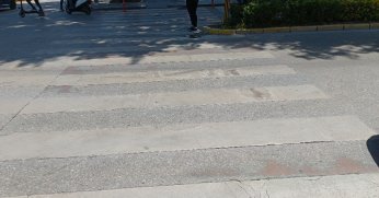 Amiral Sağlam’da yaya  geçidi çizgileri yenilenmeli