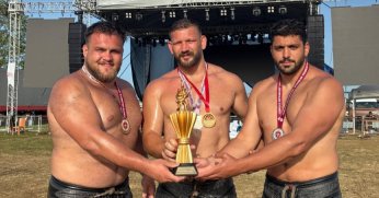 Gölcüklü pehlivanlar  başarıya doymuyor