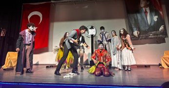 Sanat için kırılan el, birinci gelen oyun