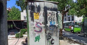 Elektrik kutusu yazılarla kirletildi