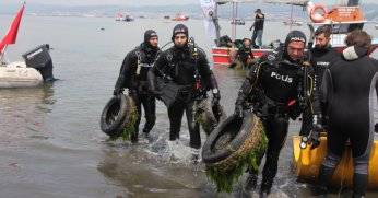 Denizden bir  ton atık çıkarıldı