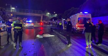 Tırın altına giren motosikletli yaşamını yitirdi