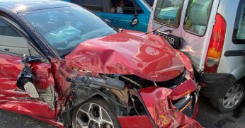 8 araçlı kazada kimsenin burnunun kanamadı