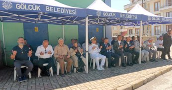 Protokolden şehitliğe ziyaret