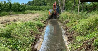 Kırsalda sulama kanalları temizleniyor