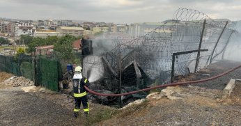 Çıkan yangında ev küle döndü