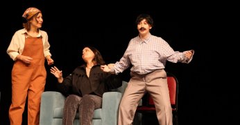 KO-MEK kursiyerlerine sahnede tam not