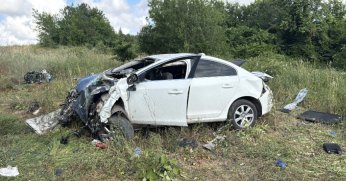 Otomobil şarampole devrildi: 8 kişi yaralı