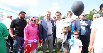 Uçurtmalar gökyüzünü, sevgi yürekleri sardı