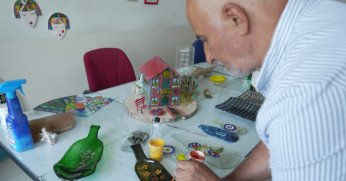 Atık camlar sanat eserine dönüşüyor