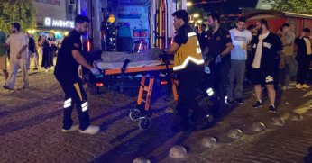 Kentin göbeğinde 17 yaşındaki genç bıçaklandı