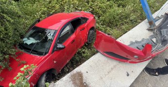 Otomobil şarampole düştü: 4 yaralı