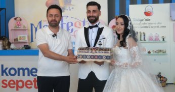Gelin ve damat festivale renk kattı