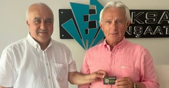 Kocaelispor’dan eski başkanlara şeref kartı