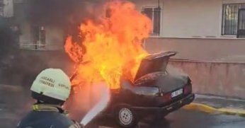 Seyir halindeki otomobil alev aldı