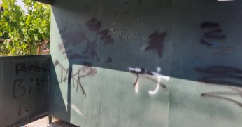 Duraktaki yazılar tepki çekiyor