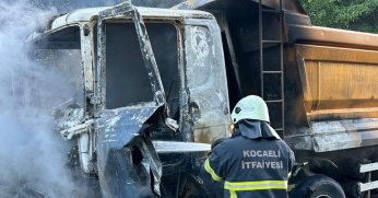 Hafriyat kamyonu alevlere teslim oldu