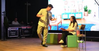 Öğrencilerin sahne performansı ilgi gördü