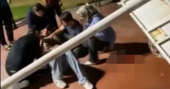 Parkta üzerine pota devrilen genç yaralandı