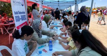 Sahilde şenlik, denizde yarış
