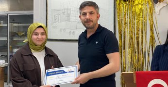 Beyaz Kalpler’de mezuniyet sevinci