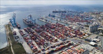Türkiye’nin komşularına ihracatı ilk yarıda 13,3 milyar dolara çıktı   