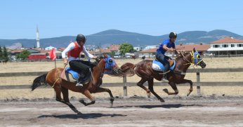 Rahvan at yarışı koşusu nefesleri kesti