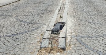 Uyarı tabelası yenilenmeli